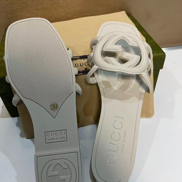 Gucci Women’s Interlocking G Slide Sandals - Picture 6 of 6